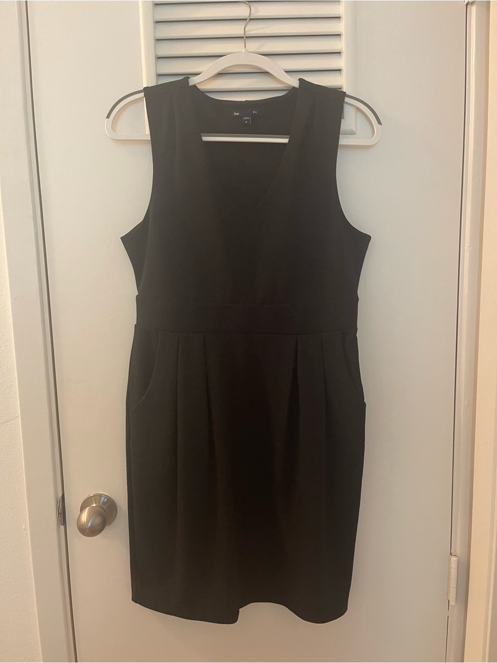 GAP Black Sleeveless Sheath Dress